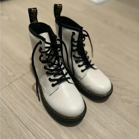 DR MARTENS YOUTH 1460 LEATHER LACE UP BOOTS - Picture 5 of 15